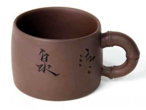 Yixing-Tasse mit Gravur